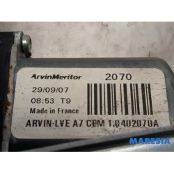Peugeot - 207 - Rear door window mechanism 4-door, right