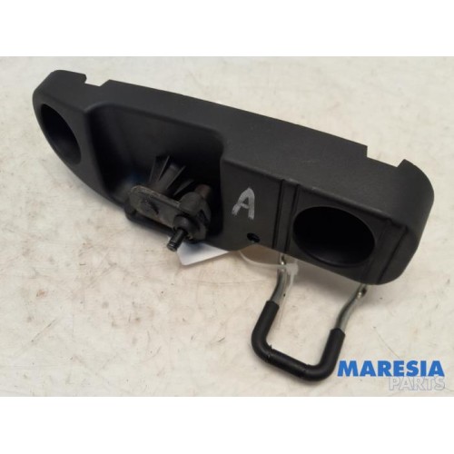 Peugeot - 207 - Tailgate lock stop