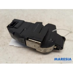Peugeot - 207 - Tailgate lock mechanism