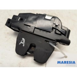 Peugeot - 207 - Tailgate lock mechanism