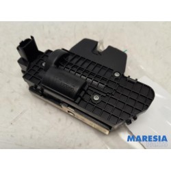 Peugeot - 208 - Tailgate lock mechanism