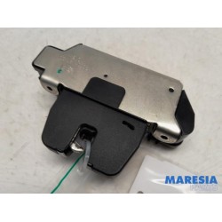 Peugeot - 208 - Tailgate lock mechanism