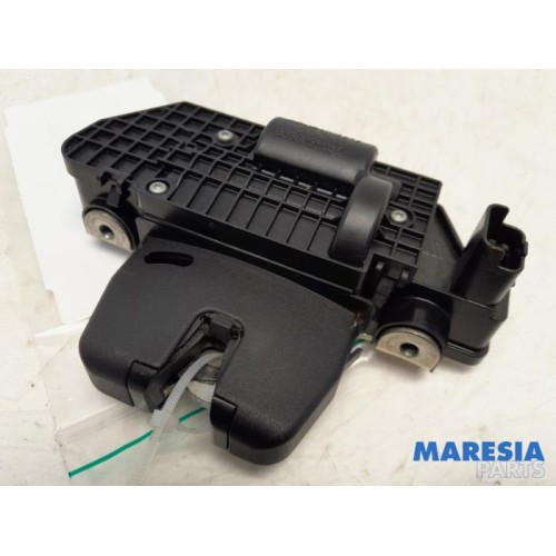 Peugeot - 208 - Tailgate lock mechanism
