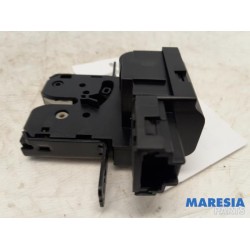 Peugeot - 207 - Tailgate lock mechanism