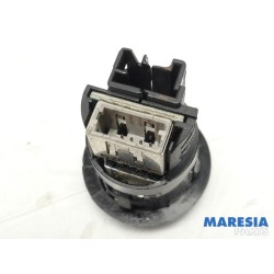 Peugeot - 208 - AUX / USB connection