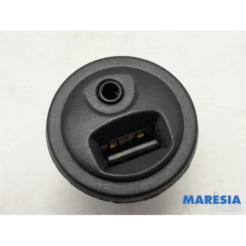 Peugeot - 208 - AUX / USB connection