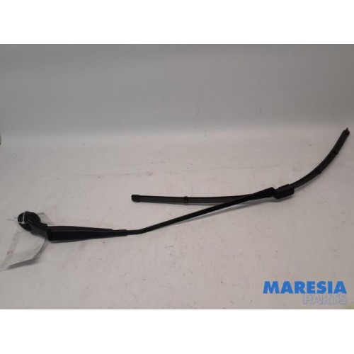 Citroen - C4 Grand Picasso - Front wiper arm