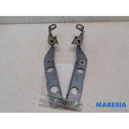 Citroen - C4 Grand Picasso - Bonnet Hinge