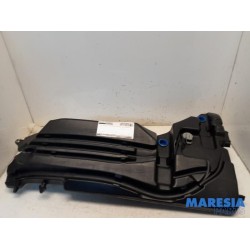 Citroen - C4 Grand Picasso - Front windscreen washer reservoir
