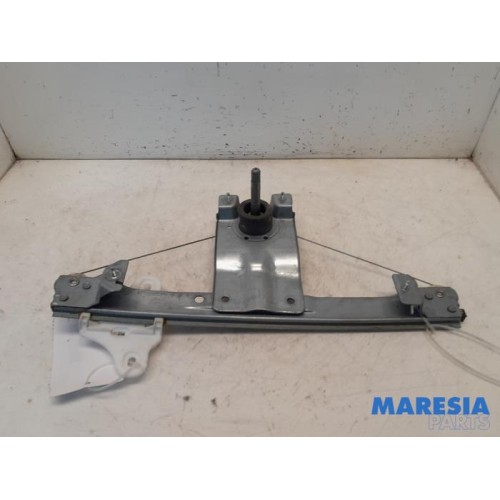 Renault - Clio - Rear door window mechanism 4-door, right