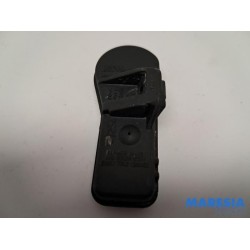 Renault - Clio - Tyre pressure sensor