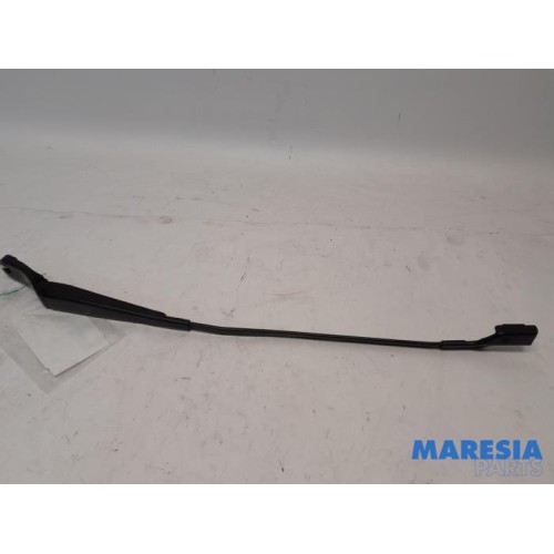 Peugeot - 3008 - Front wiper arm