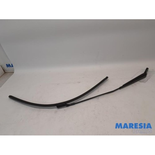 Peugeot - 3008 - Front wiper arm
