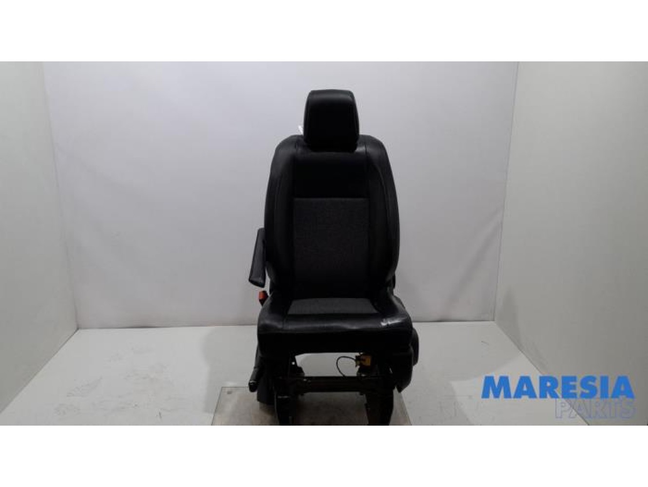 Toyota - Pro-Ace - Sitz links