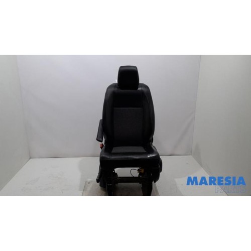 Toyota - Pro-Ace - Sitz links