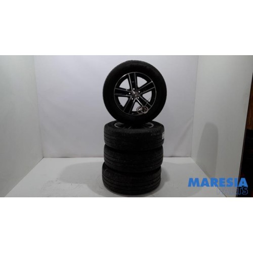 Toyota - Pro-Ace - Sport rims set + tires