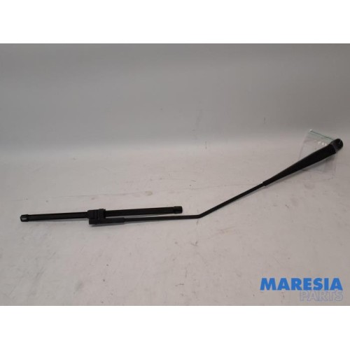 Peugeot - 207 - Front wiper arm