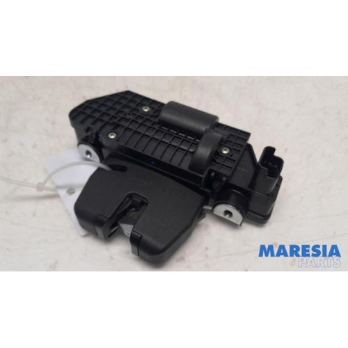 Peugeot - 3008 - Tailgate lock mechanism