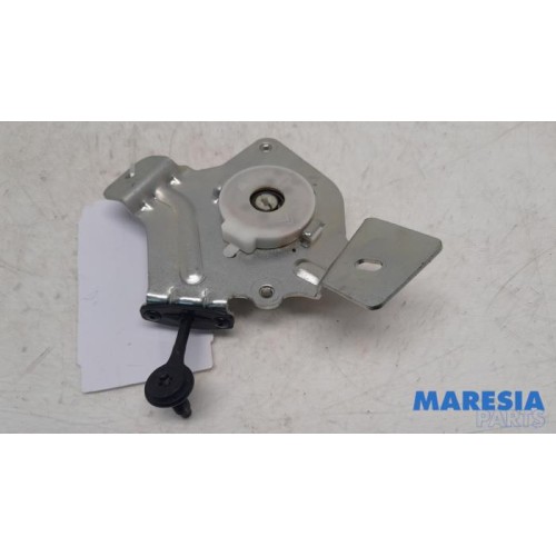 Peugeot - 3008 - Tailgate hinge