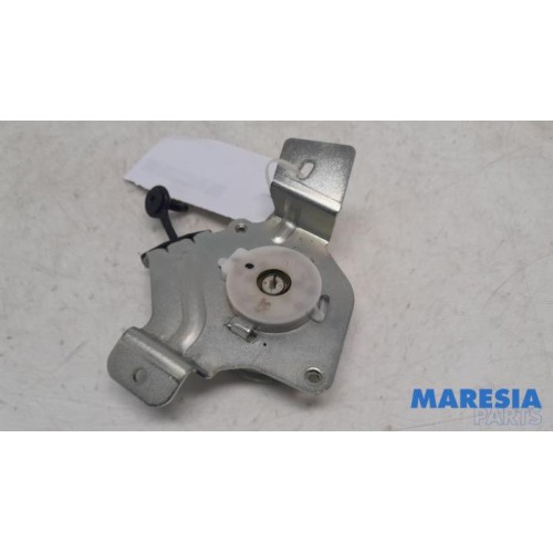 Peugeot - 3008 - Tailgate hinge
