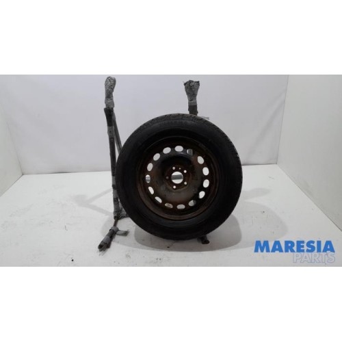 Toyota - Pro-Ace - Spare wheel