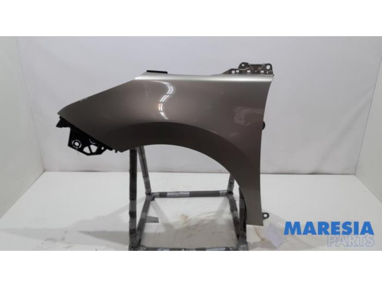 Peugeot - 5008 - Front wing, left