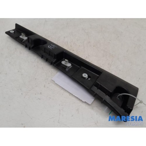 Renault - ZOE - Side skirt, right
