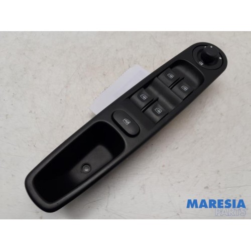 Renault - ZOE - Multi-functional window switch