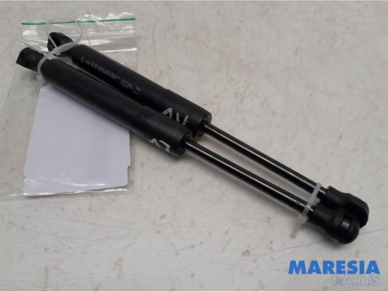 Renault - ZOE - Set of bonnet gas struts