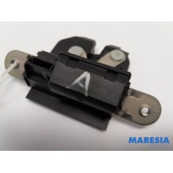 Fiat - 500 - Tailgate lock mechanism