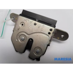 Fiat - 500 - Tailgate lock mechanism