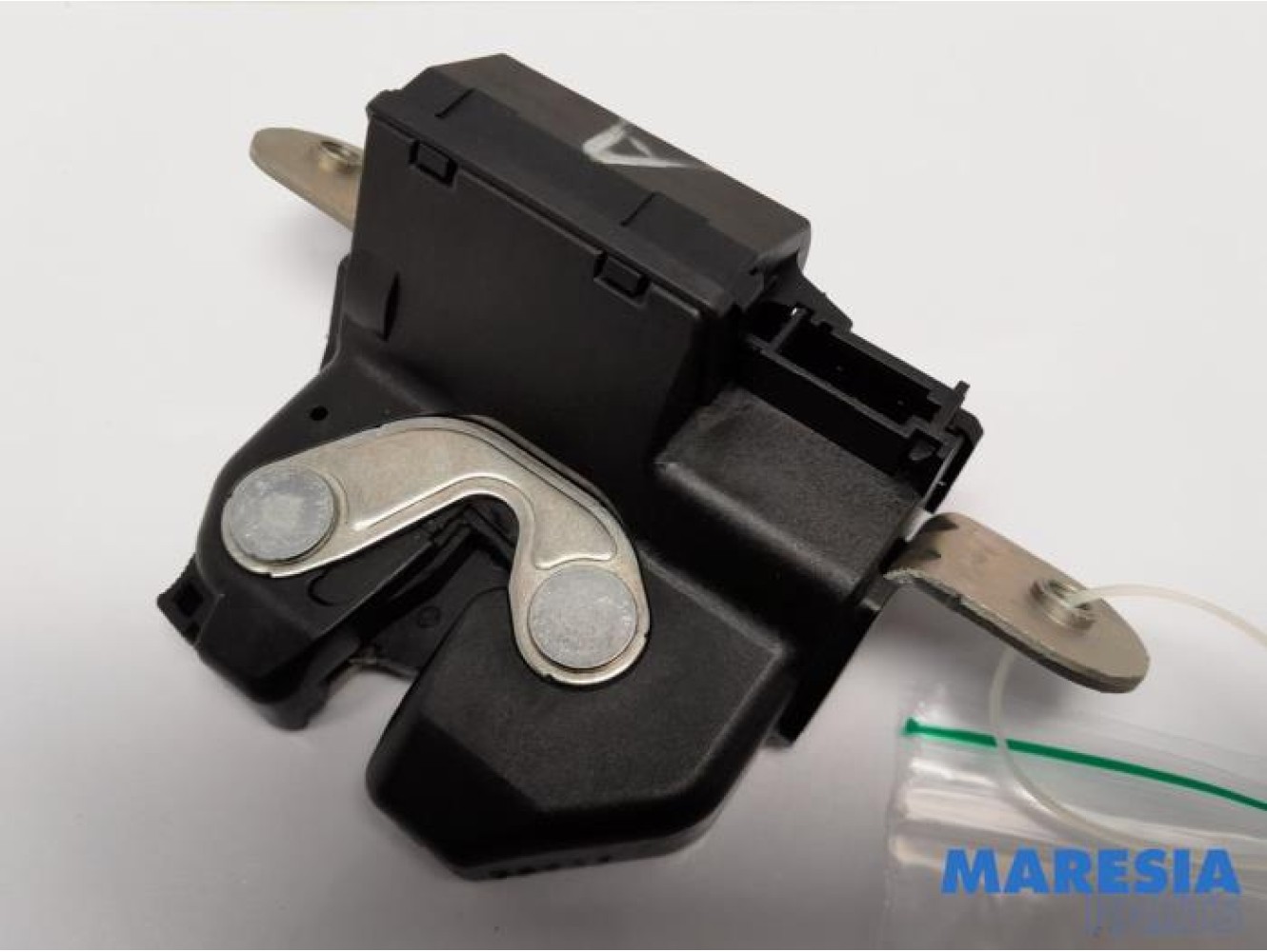 Fiat - 500 - Tailgate lock mechanism