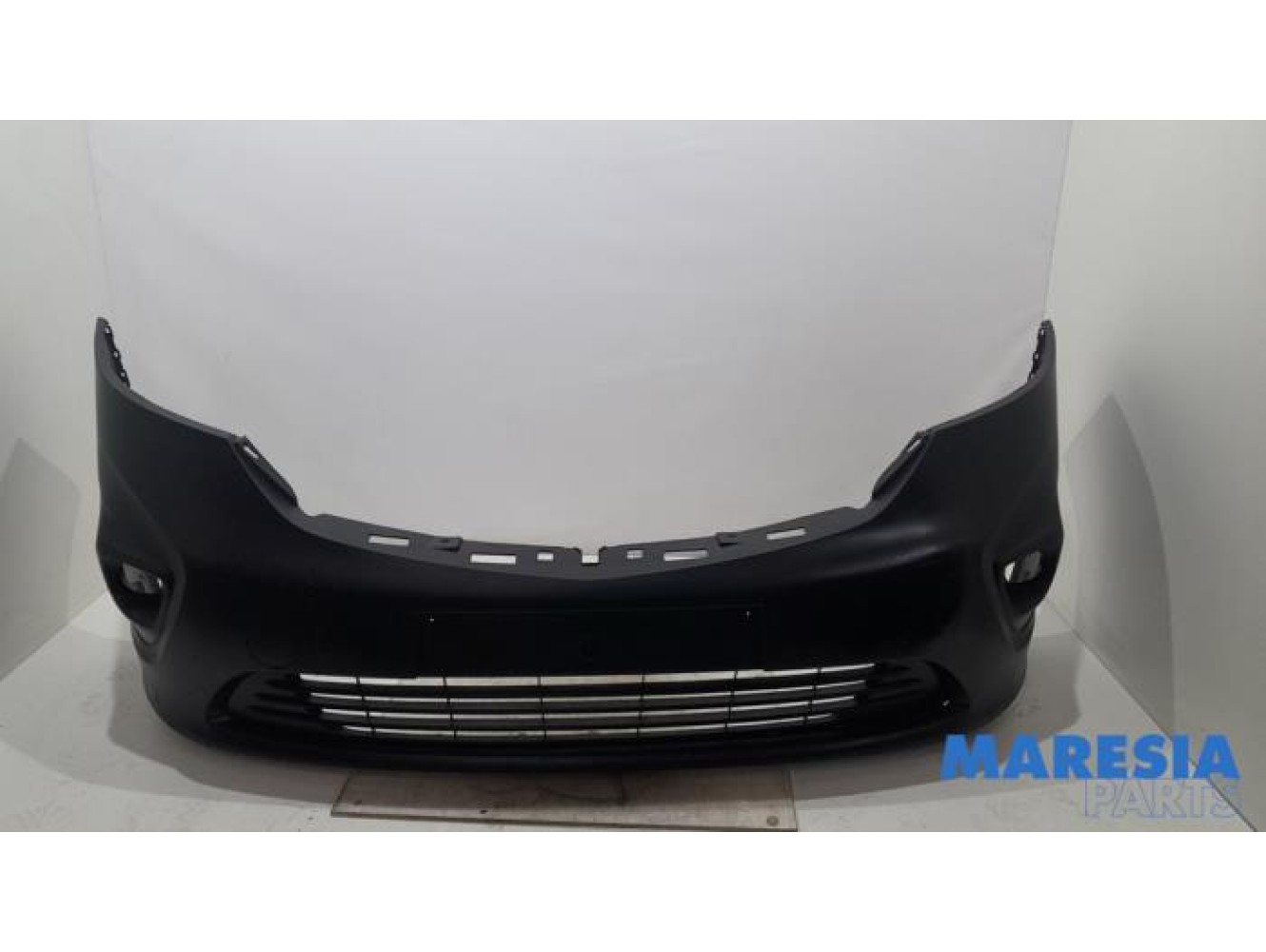 Opel - Vivaro - Front bumper