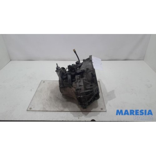 Opel - Vivaro - Gearbox