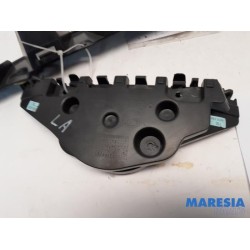 Renault - ZOE - Rear bumper bracket central