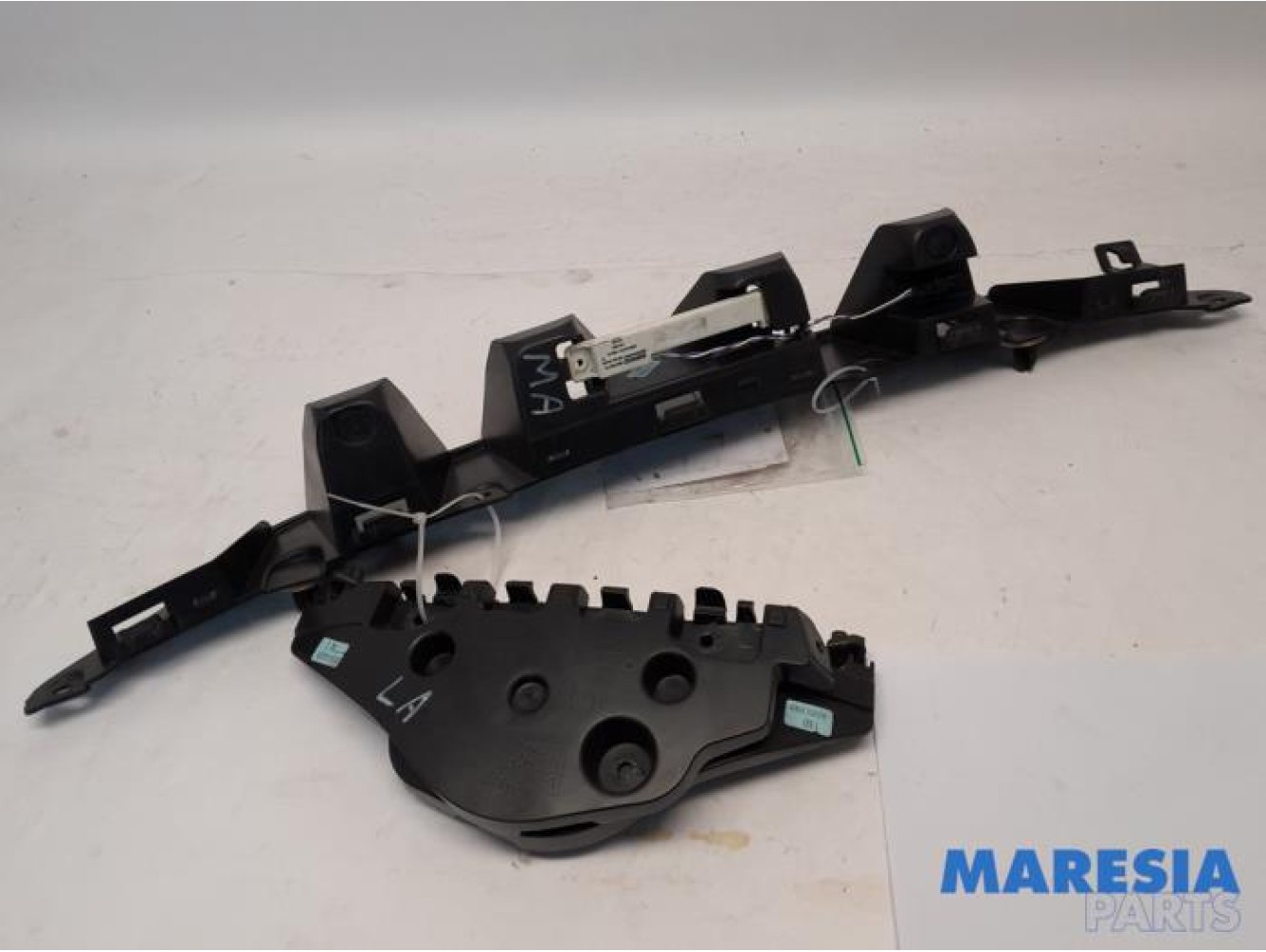 Renault - ZOE - Rear bumper bracket central