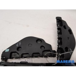 Renault - ZOE - Rear bumper bracket central