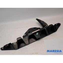 Renault - ZOE - Rear bumper bracket central