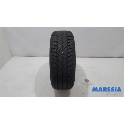 Peugeot - 5008 - Tyre