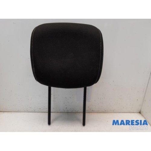 Renault - Clio - Headrest