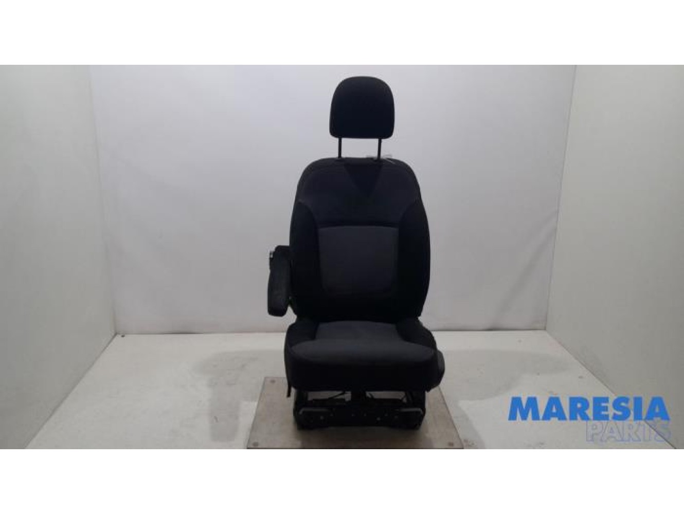 Opel - Vivaro - Sitz links