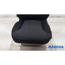 Opel - Vivaro - Sitz links