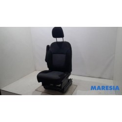 Opel - Vivaro - Sitz links