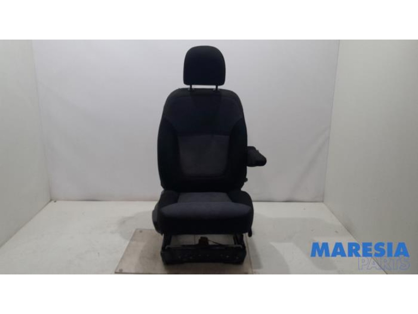 Opel - Vivaro - Seat, right