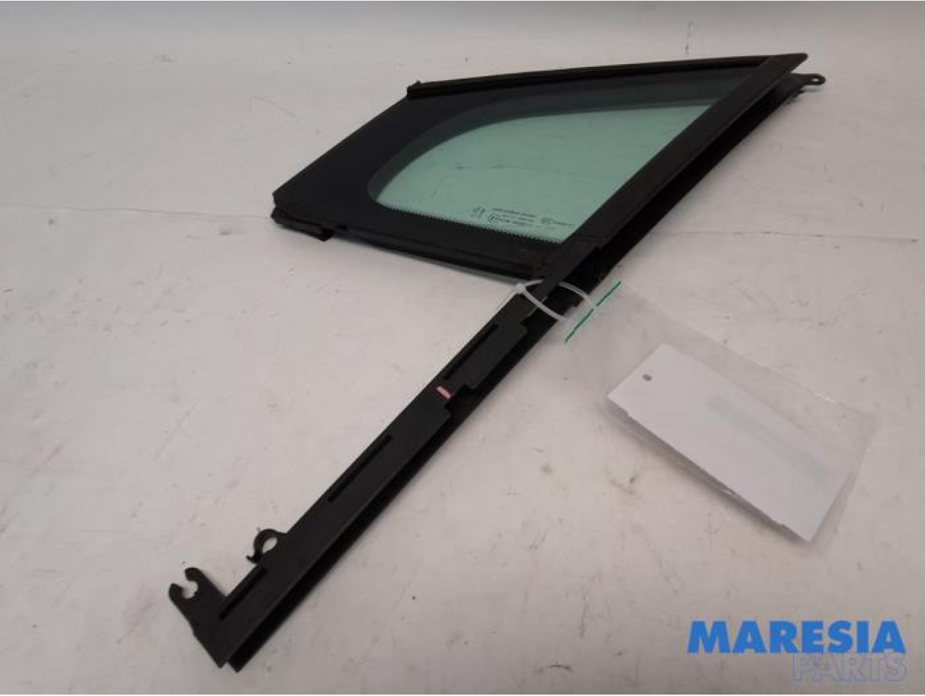 Peugeot - 5008 - Dreieckfenster links vorne