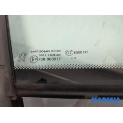 Peugeot - 5008 - Quarter light, front right