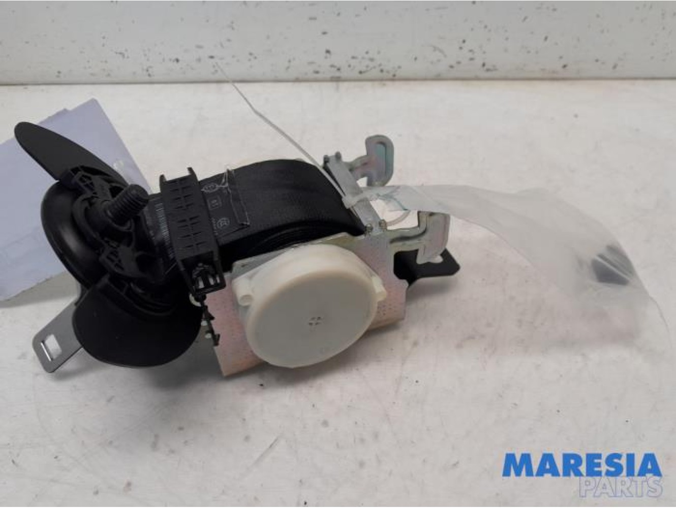 Peugeot - 5008 - Rear seatbelt, centre