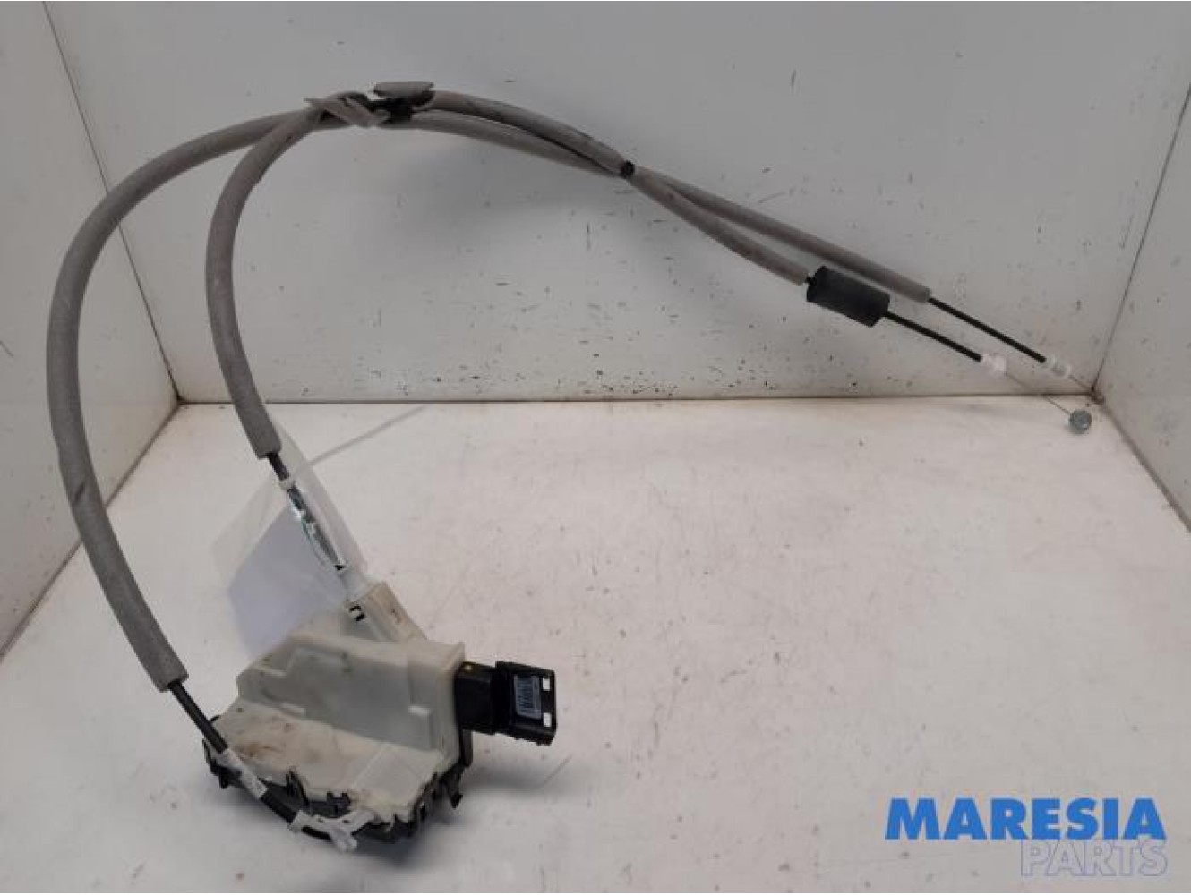 Toyota - Pro-Ace - Sliding door lock mechanism, right