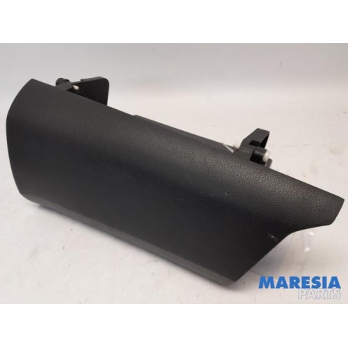 Toyota - Pro-Ace - Glovebox