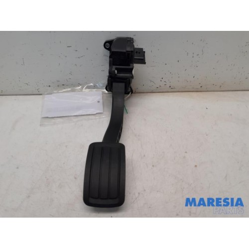 Toyota - Pro-Ace - Accelerator pedal